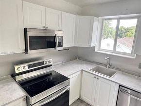 555 NE 70th St, Miami FL 33138