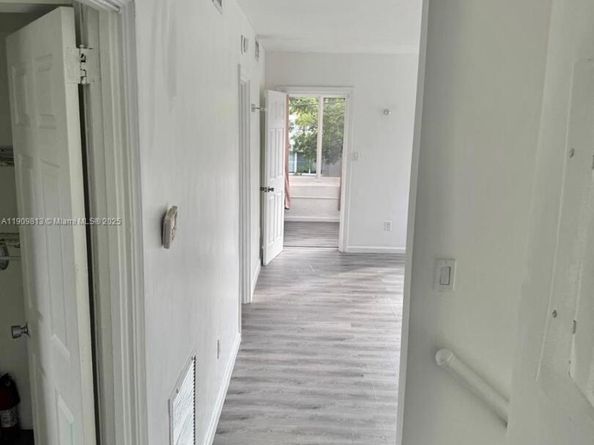 555 NE 70th St, Miami FL 33138