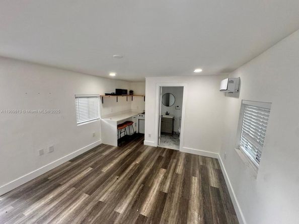 555 NE 70th St, Miami FL 33138