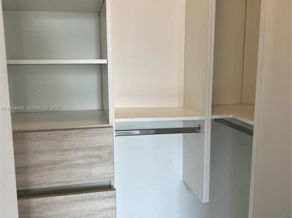 121 NE 34th St 1207, Miami FL 33137
