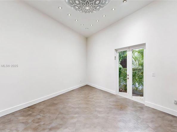 2101 Tigertail Ave, Miami FL 33133