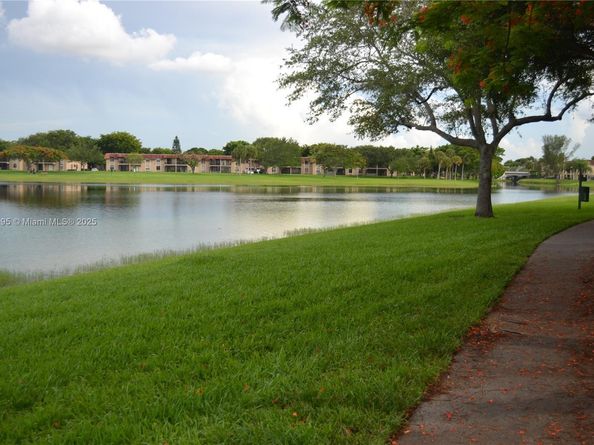 9727 Hammocks Blvd 207D, Miami FL 33196
