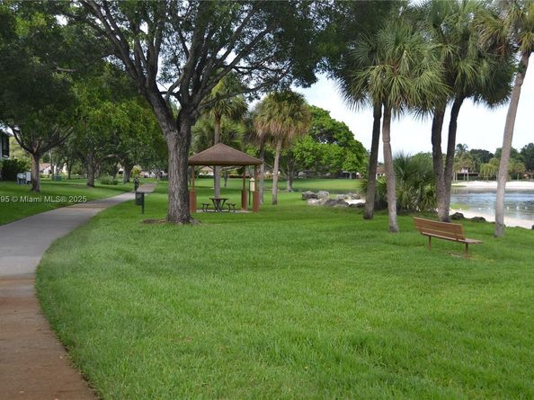 9727 Hammocks Blvd 207D, Miami FL 33196