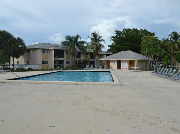 9727 Hammocks Blvd 207D, Miami FL 33196