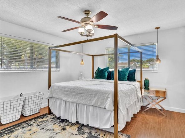 8581 NW 15th Ct, Pembroke Pines FL 33024