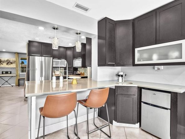 8581 NW 15th Ct, Pembroke Pines FL 33024