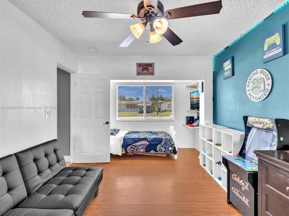 8581 NW 15th Ct, Pembroke Pines FL 33024