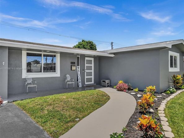 8581 NW 15th Ct, Pembroke Pines FL 33024