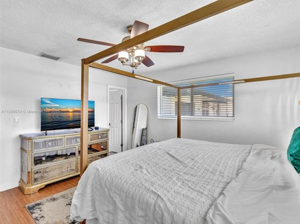 8581 NW 15th Ct, Pembroke Pines FL 33024