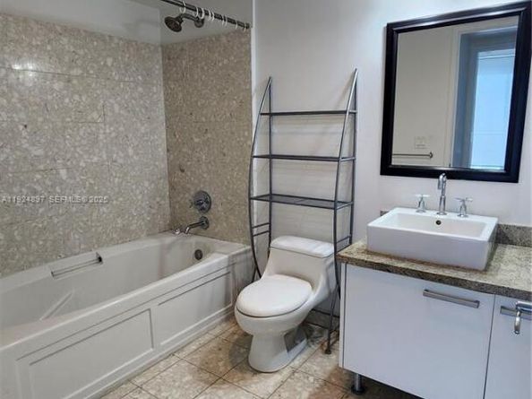 185 SW 7th St 3814, Miami FL 33130