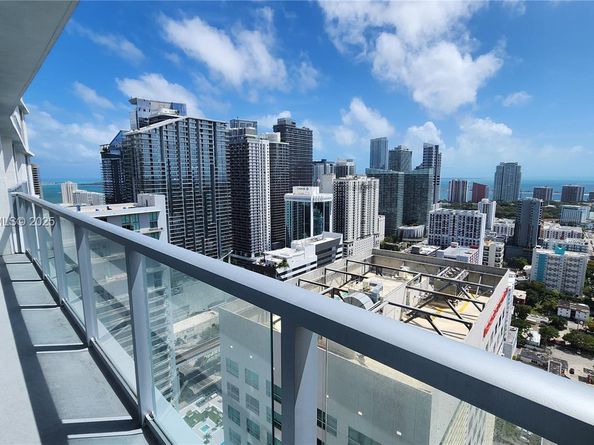 185 SW 7th St 3814, Miami FL 33130