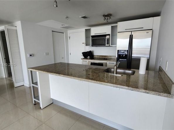 185 SW 7th St 3814, Miami FL 33130