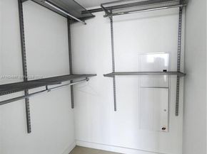 185 SW 7th St 3814, Miami FL 33130