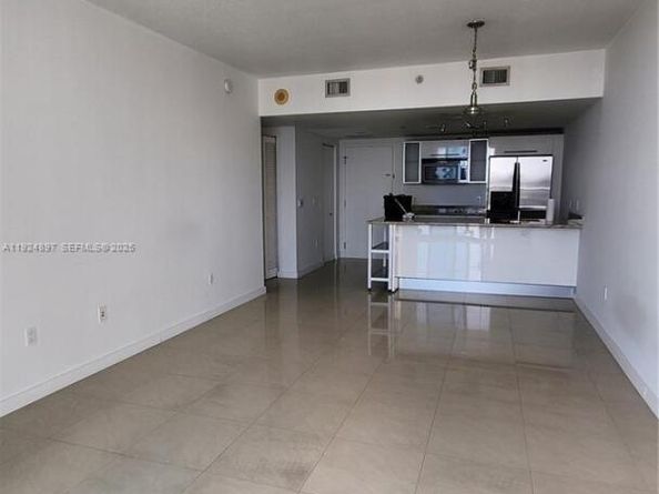 185 SW 7th St 3814, Miami FL 33130