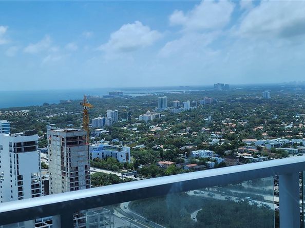 185 SW 7th St 3814, Miami FL 33130