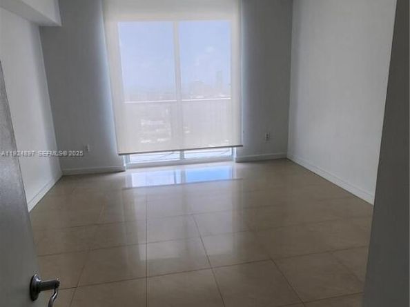 185 SW 7th St 3814, Miami FL 33130