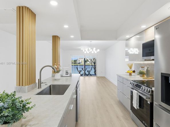 571 SW 141st Ave 204N, Pembroke Pines FL 33027