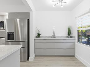 571 SW 141st Ave 204N, Pembroke Pines FL 33027