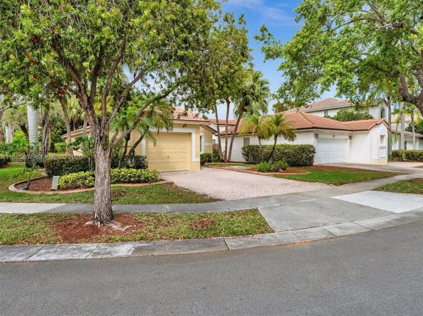 1208 NW 170th Ave, Pembroke Pines FL 33028