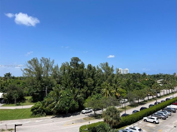 880 NE 69th St 5Q, Miami FL 33138