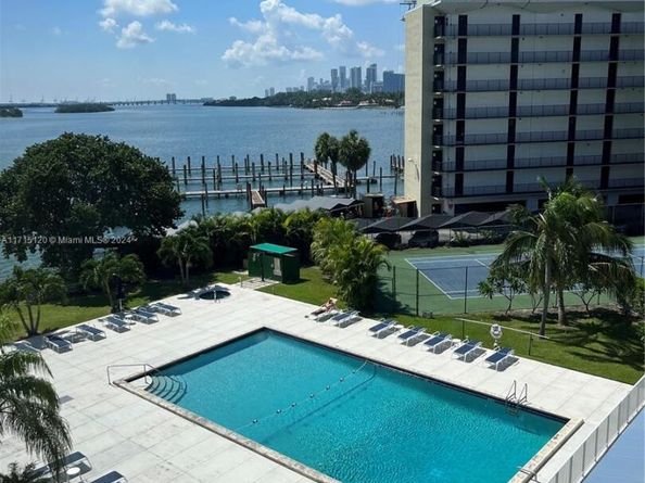 880 NE 69th St 5Q, Miami FL 33138