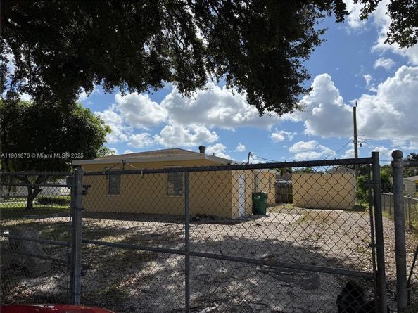 Undisclosed Address #A11901876, Opa-Locka FL 33054