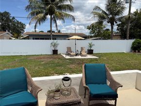 7525 Garfield St, Hollywood FL 33024