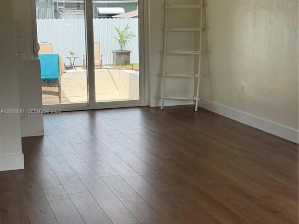 7525 Garfield St, Hollywood FL 33024