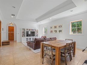 6075 SW 85th Ave, Miami FL 33143