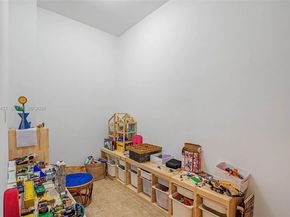 6075 SW 85th Ave, Miami FL 33143