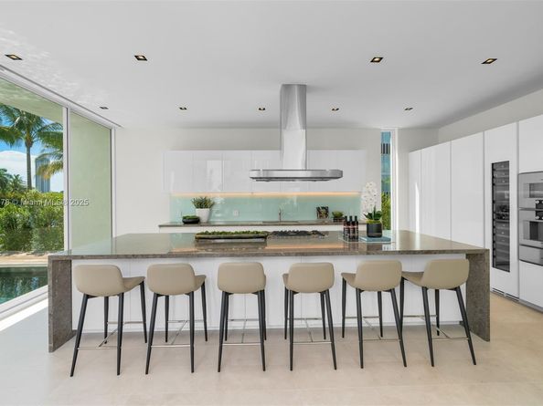 1011 W 48th St 8, Miami Beach FL 33140