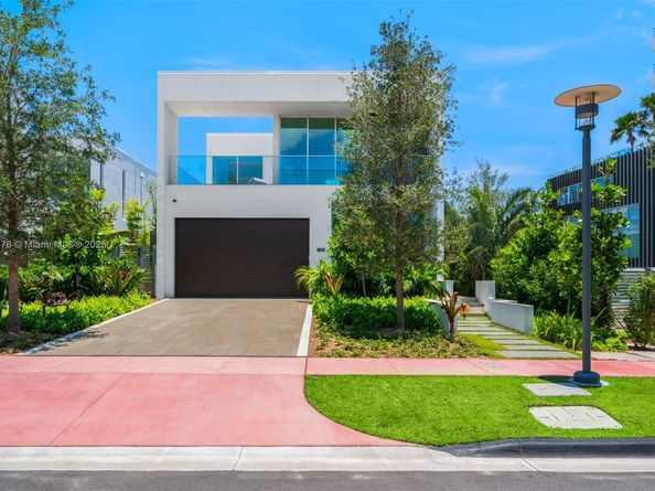 1011 W 48th St 8, Miami Beach FL 33140