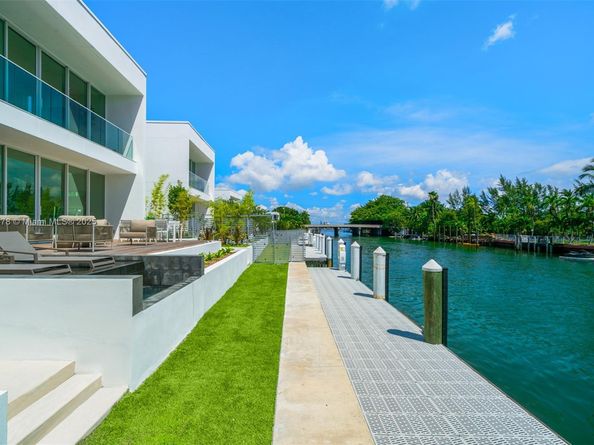 1011 W 48th St 8, Miami Beach FL 33140