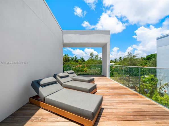 1011 W 48th St 8, Miami Beach FL 33140