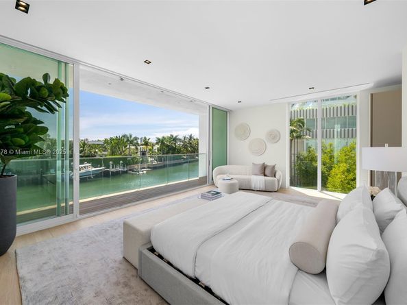 1011 W 48th St 8, Miami Beach FL 33140