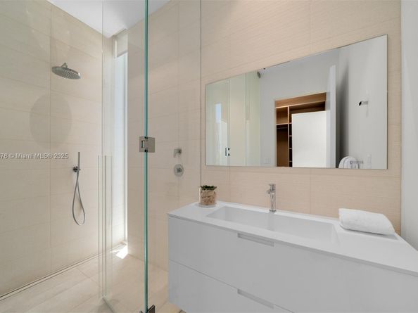 1011 W 48th St 8, Miami Beach FL 33140