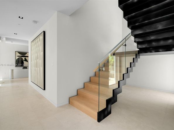 1011 W 48th St 8, Miami Beach FL 33140