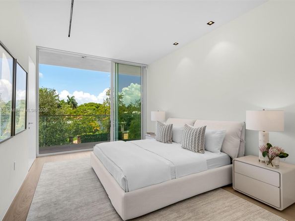 1011 W 48th St 8, Miami Beach FL 33140