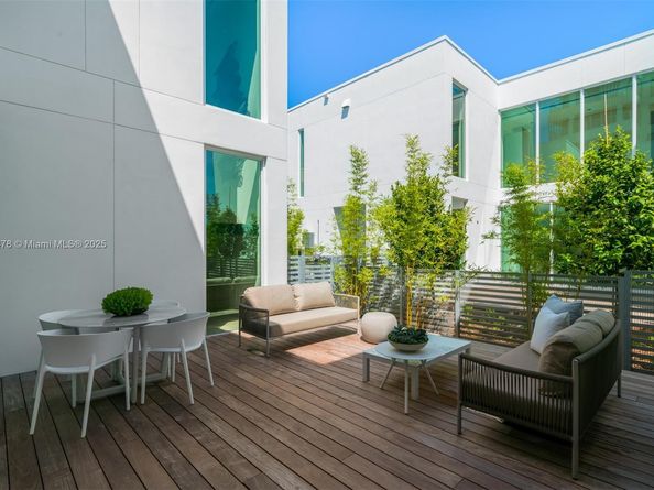 1011 W 48th St 8, Miami Beach FL 33140