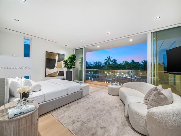 1011 W 48th St 8, Miami Beach FL 33140
