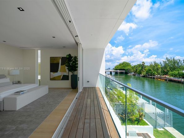 1011 W 48th St 8, Miami Beach FL 33140