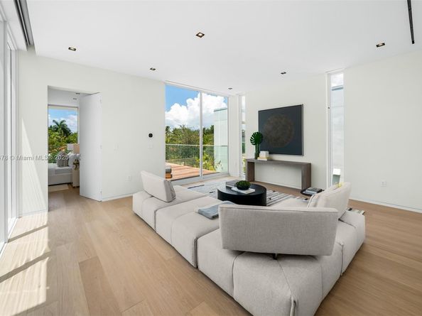 1011 W 48th St 8, Miami Beach FL 33140
