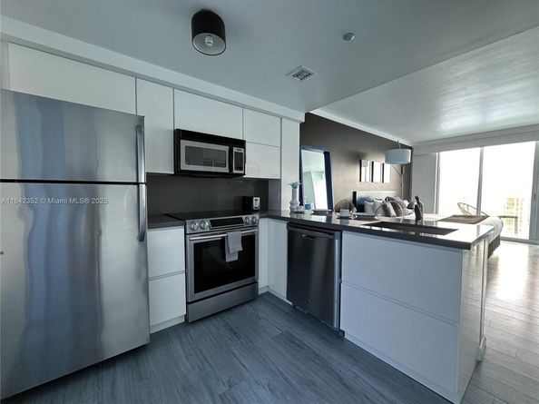 2889 Mcfarlane Rd 2008, Miami FL 33133