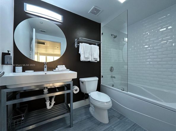 2889 Mcfarlane Rd 2008, Miami FL 33133