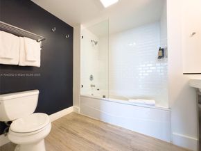 2889 Mcfarlane Rd 2008, Miami FL 33133