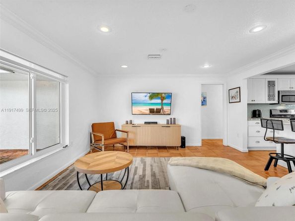 421 SW 18th St, Pompano Beach FL 33060