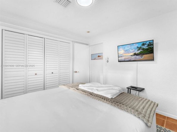 421 SW 18th St, Pompano Beach FL 33060