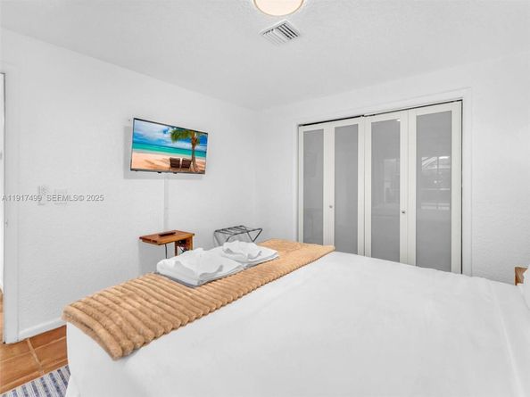 421 SW 18th St, Pompano Beach FL 33060