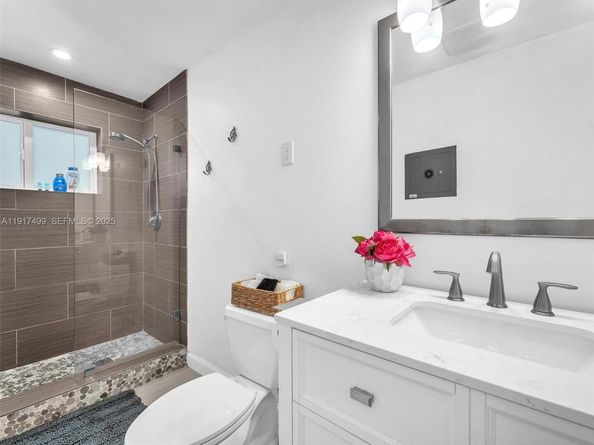 421 SW 18th St, Pompano Beach FL 33060