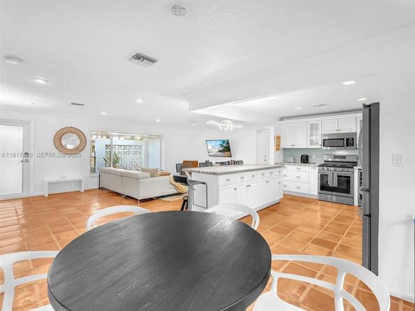 421 SW 18th St, Pompano Beach FL 33060